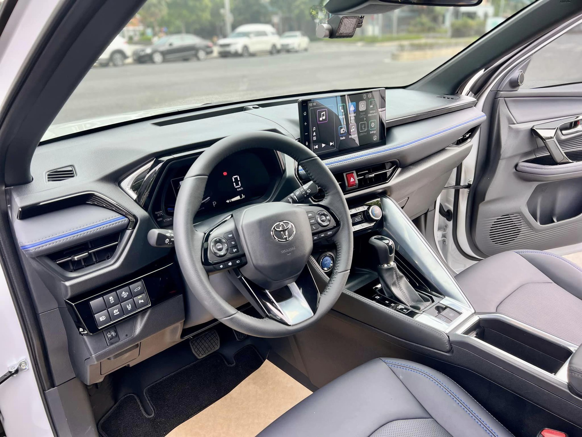 Toyota Yaris Cross giảm giá kỷ lục 115 triệu tại đại lý: Bản hybrid chỉ hơn 720 triệu, nhiều trang bị cao cấp hơn nhưng 'rẻ' ngang Seltos - Ảnh 5.