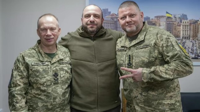 Bộ Quốc phòng Ukraine nói về khả năng sa thải Tổng tư lệnh quân đội - Ảnh 2.