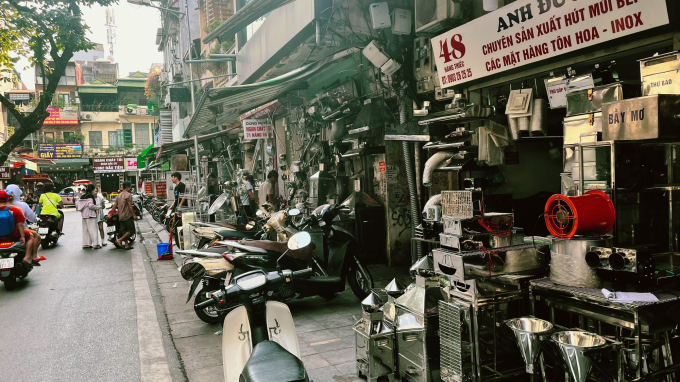 Con phố cổ ở Hà Nội trăm năm không thay đổi, vẫn bán một mặt hàng mà Tết đến nhà nào cũng cần mua - Ảnh 6.