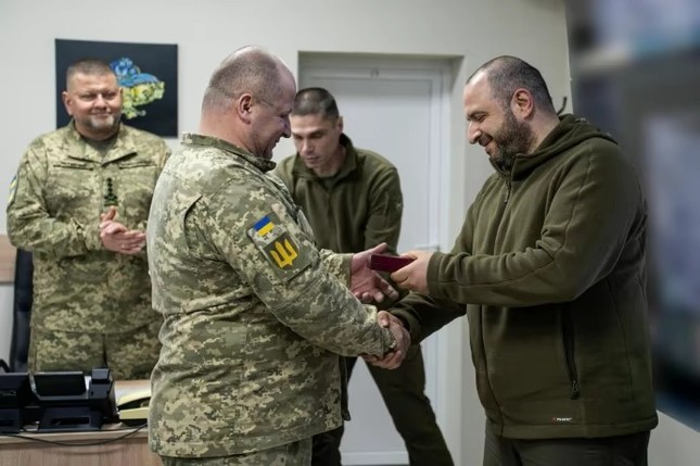 Bộ Quốc phòng Ukraine nói về khả năng sa thải Tổng tư lệnh quân đội - Ảnh 3.