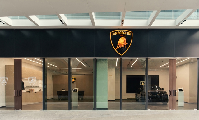 Bên trong showroom Lamborghini vừa mở cửa ở Việt Nam: Có hẳn phòng chọn option đắt giá, khách được tự tùy biến siêu xe - Ảnh 1.