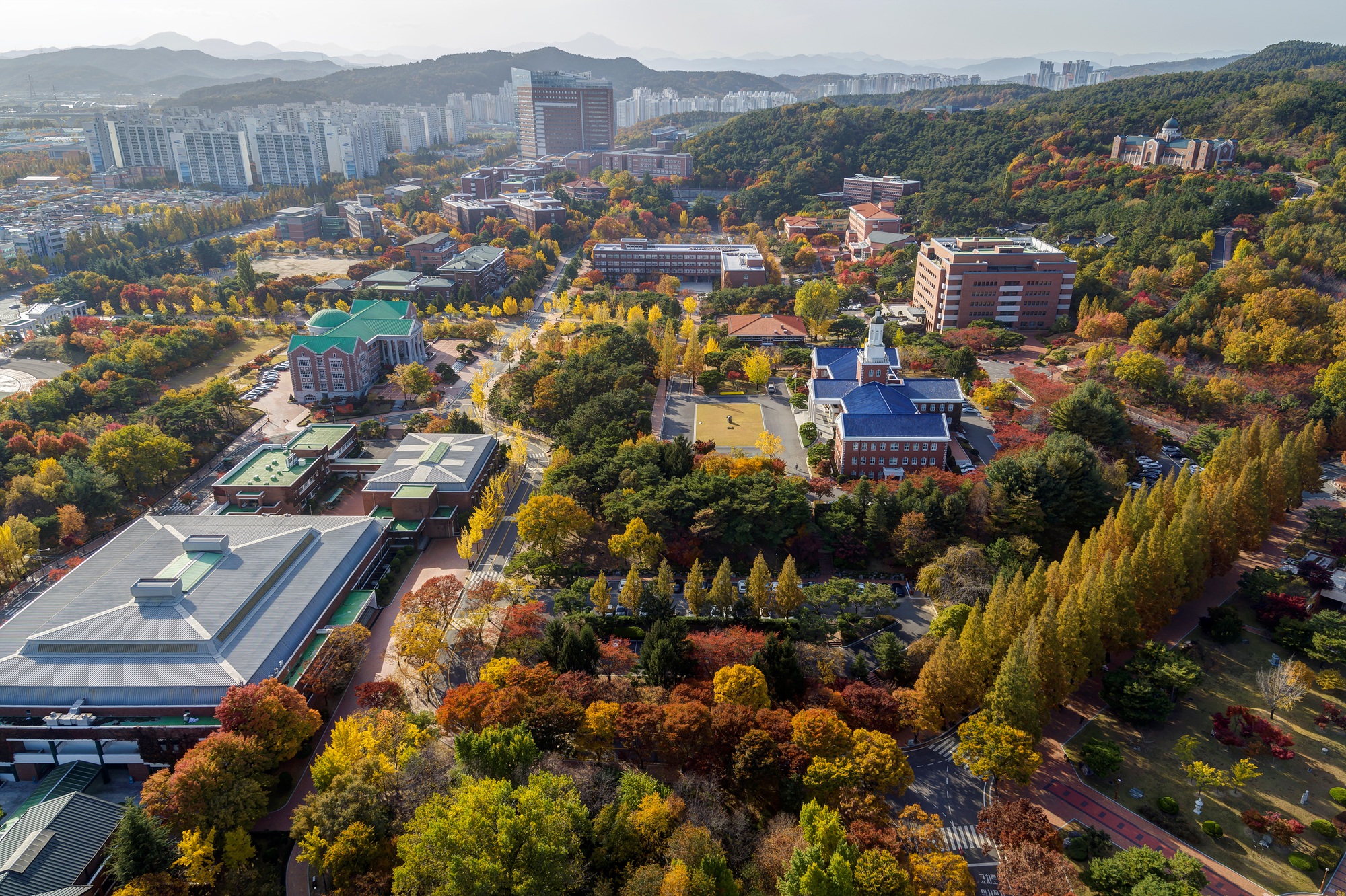 Ghé thăm ngôi trường có khuôn viên đẹp nhất Hàn Quốc: Từng lên gần 150 phim, có hẳn 2 trạm tàu điện ngầm bên trong- Ảnh 1.