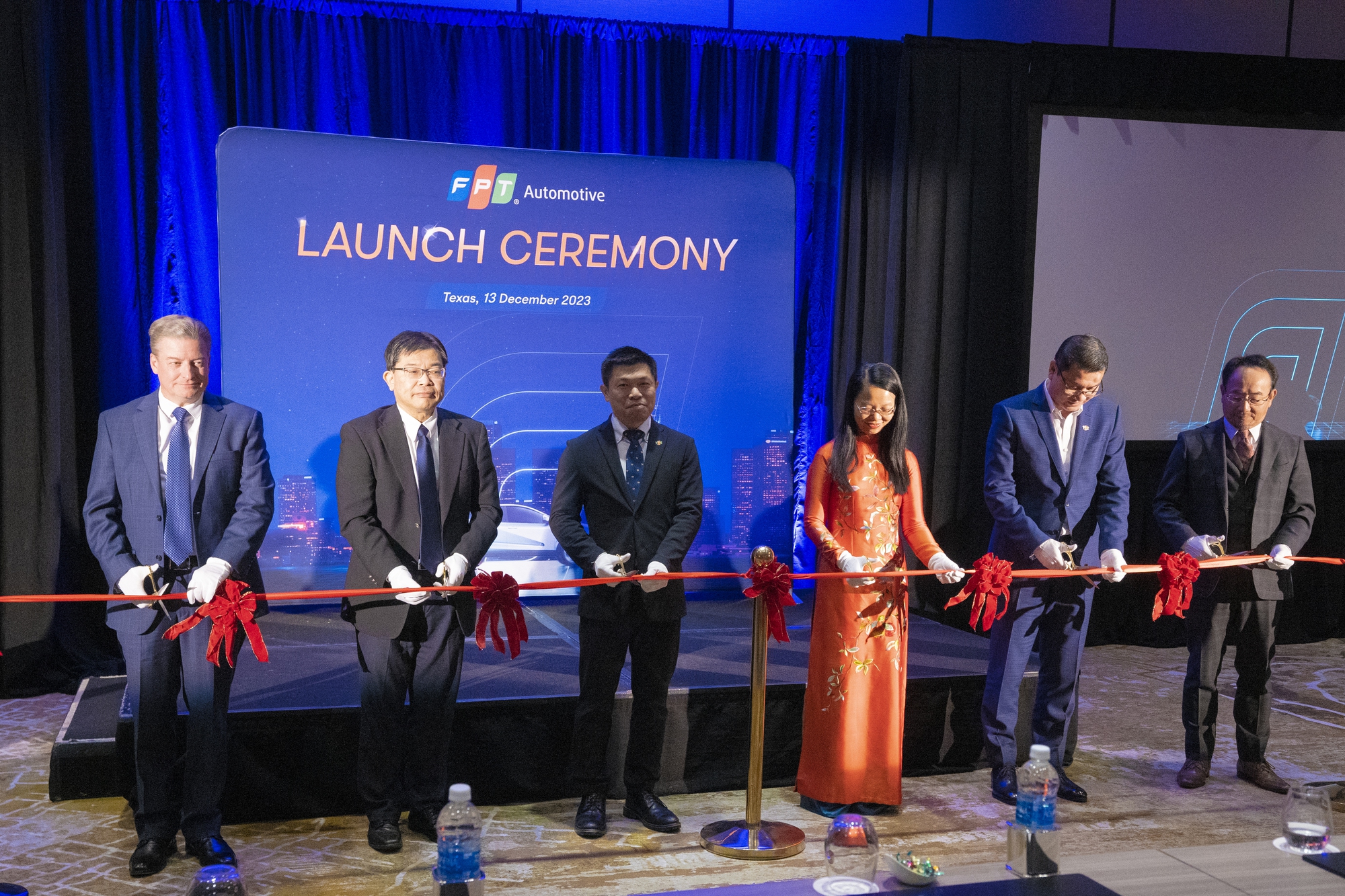 FPT thành lập công ty về phần mềm ô tô tại Mỹ, hướng đến mục tiêu tỷ USD - Ảnh 2. FPT thành lập công ty về phần mềm ô tô tại Mỹ, hướng đến mục tiêu tỷ USD - Ảnh 2.