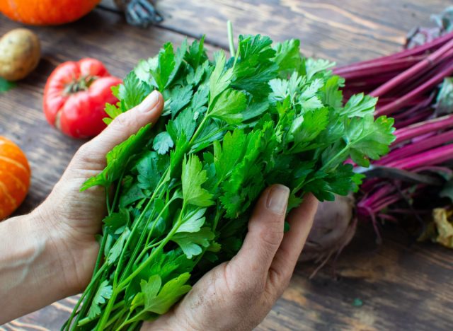 ‘Soi’ danh sách 18 loại rau tốt nhất thế giới được CDC Mỹ công nhận: Loại đứng đầu mọc hoang đầy Việt Nam - Ảnh 11.