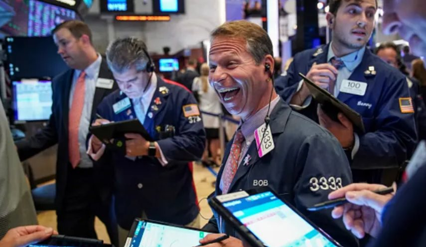 Dow Jones chính thức phá đỉnh lịch sử sau cú tăng mạnh hơn 500 điểm, chứng khoán Mỹ “xanh mướt” nhờ quyết định của FED - Ảnh 1.