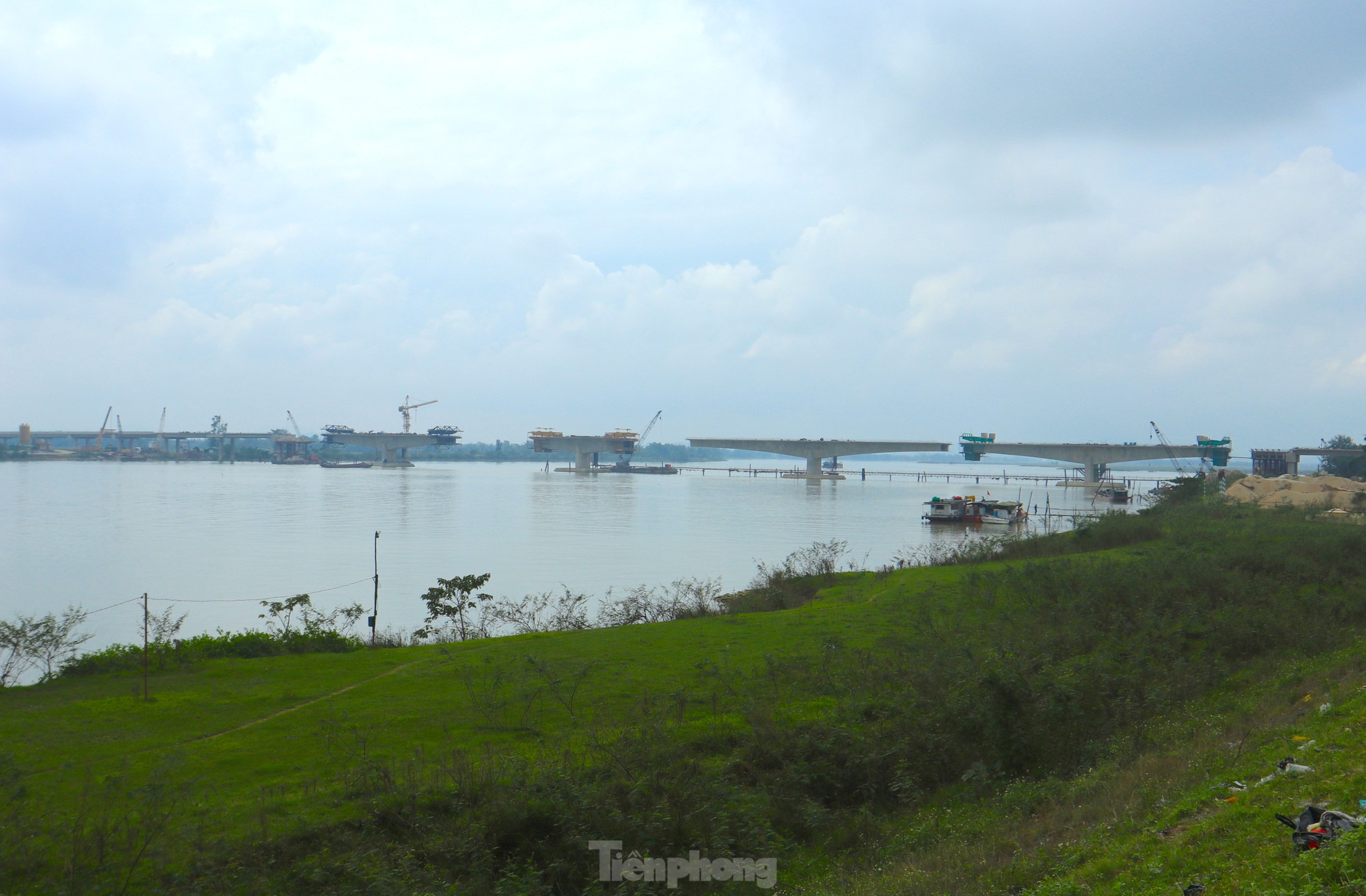Hình hài cây cầu nghìn tỷ dài nhất tuyến cao tốc đoạn Diễn Châu - Bãi Vọt - Ảnh 19.