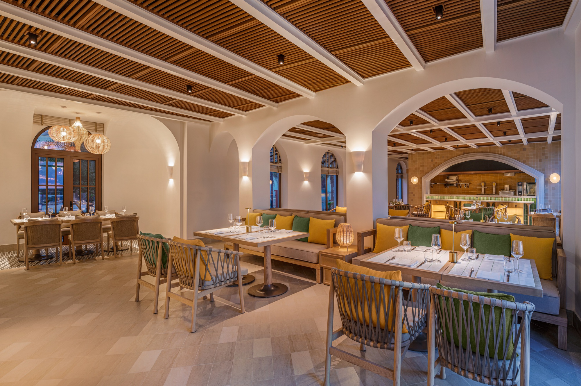 Khách sạn mang thương hiệu Hilton lần đầu xuất hiện tại Việt Nam: Sở hữu tầm view ‘triệu đô’ bao trọn cầu Hôn ở Phú Quốc - Ảnh 2.