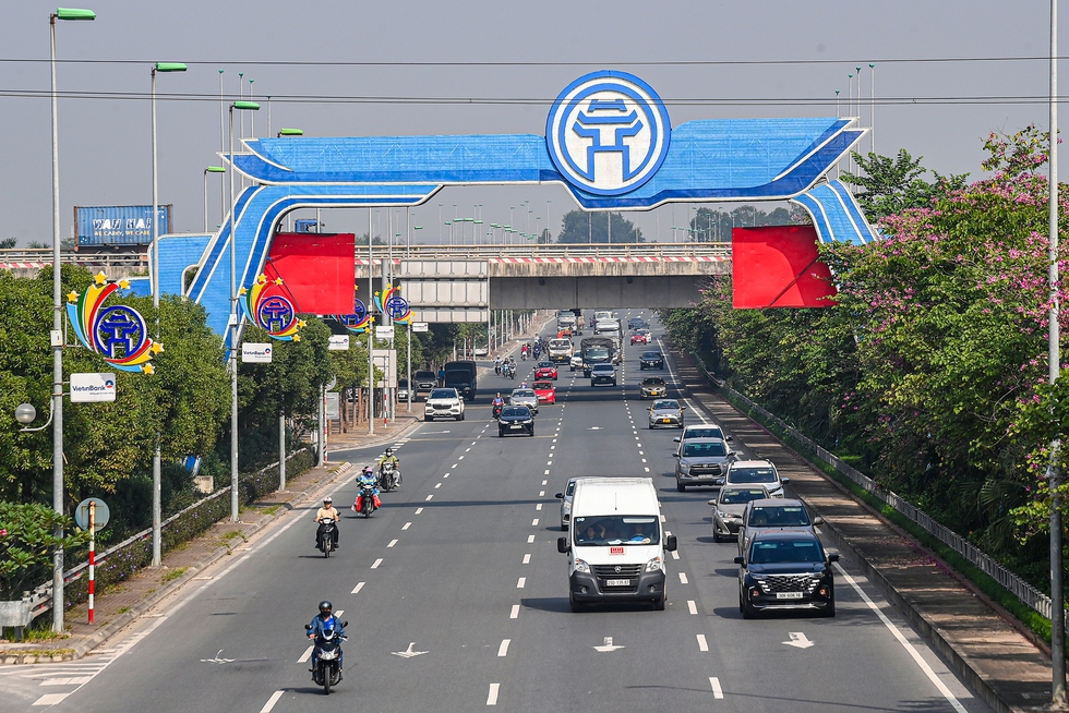 Ngắm tuyến đường &quot;ngoại giao&quot; 10 làn xe - đón nhiều đoàn khách quốc tế nhất Việt Nam - Ảnh 4.