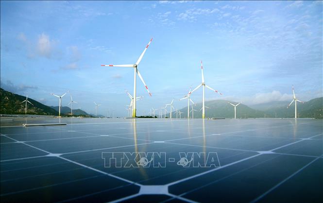 Chính sách, giải pháp công nghệ phát triển điện mặt trời và điện gió tại Việt Nam - Ảnh 1.