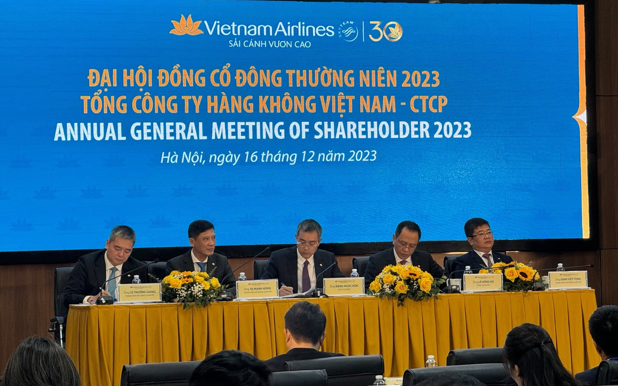 ĐHCĐ Vietnam Airlines: Mong muốn sớm được thông qua chủ trương tái cơ cấu gồm thoái vốn Skypec, phát hành thêm cổ phiếu