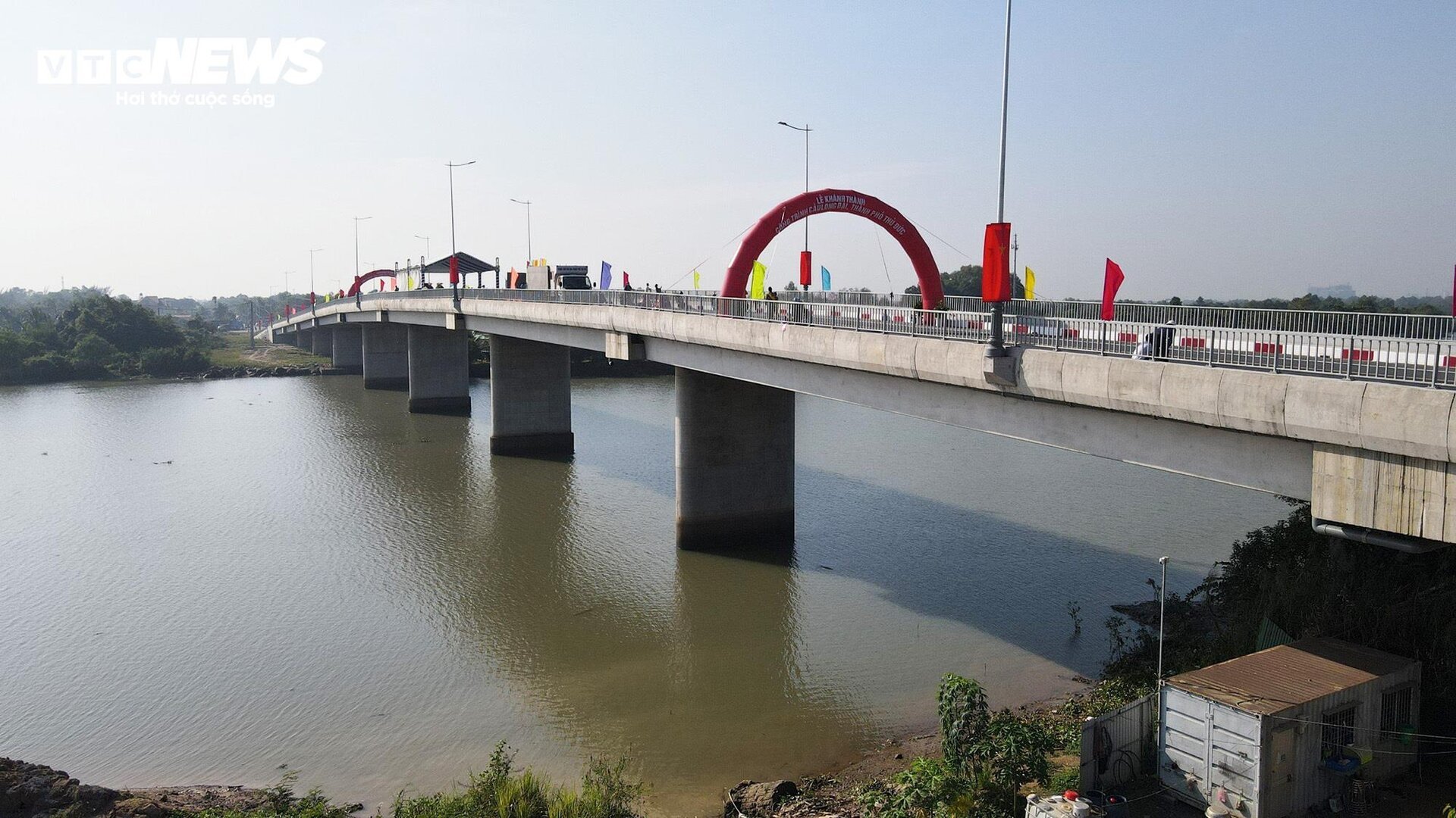 TP.HCM thông xe cầu Long Đại, dân hết cảnh đi vòng 10km để qua sông - Ảnh 6.