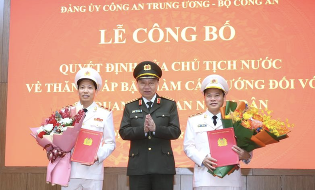 Hai thứ trưởng Bộ Công an được thăng cấp bậc hàm lên Trung tướng - Ảnh 1.