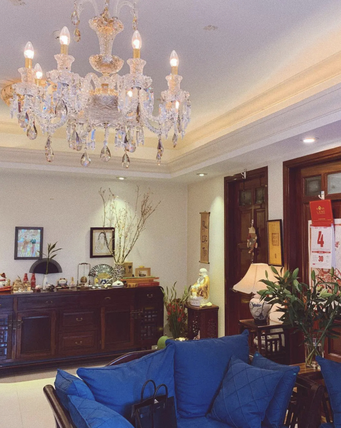 Soi căn hộ ở Hà Nội của Phương Ly: Thiết kế mộc mạc và truyền thống, trái ngược với tính cách của nữ chủ nhân