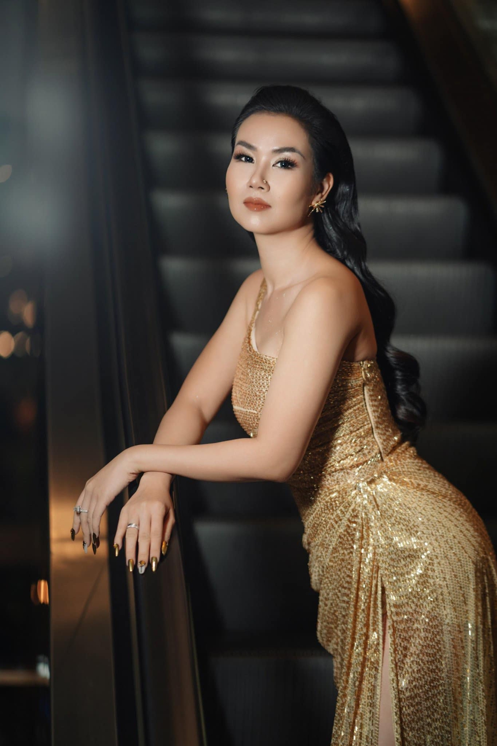 Nữ ca sĩ Việt xinh đẹp dự định đi tu vì tình duyên trắc trở, thay đổi 180 độ khi yêu doanh nhân Ấn Độ - Ảnh 1.