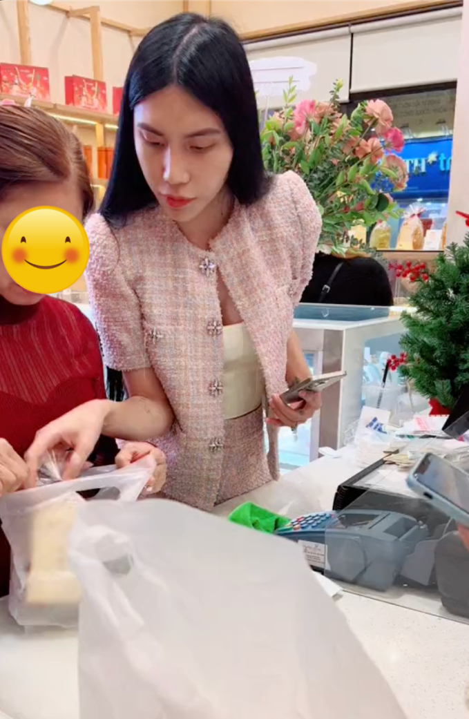 Ái nữ chuyển giới nổi tiếng vô tình bị “team qua đường” bắt gặp sau gần 1 năm biến mất trên MXH: Nhan sắc hiện tại thế nào? - Ảnh 3.