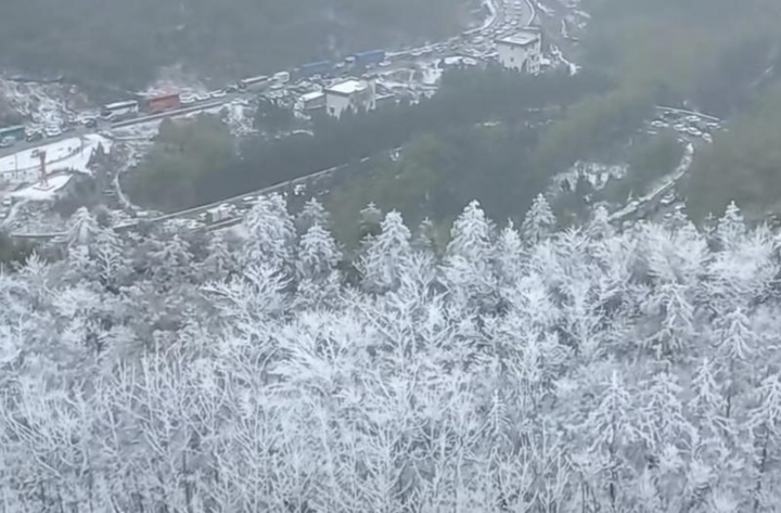 Giá rét kỷ lục gây mưa tuyết hiếm hoi ở miền nam Trung Quốc - Ảnh 1.