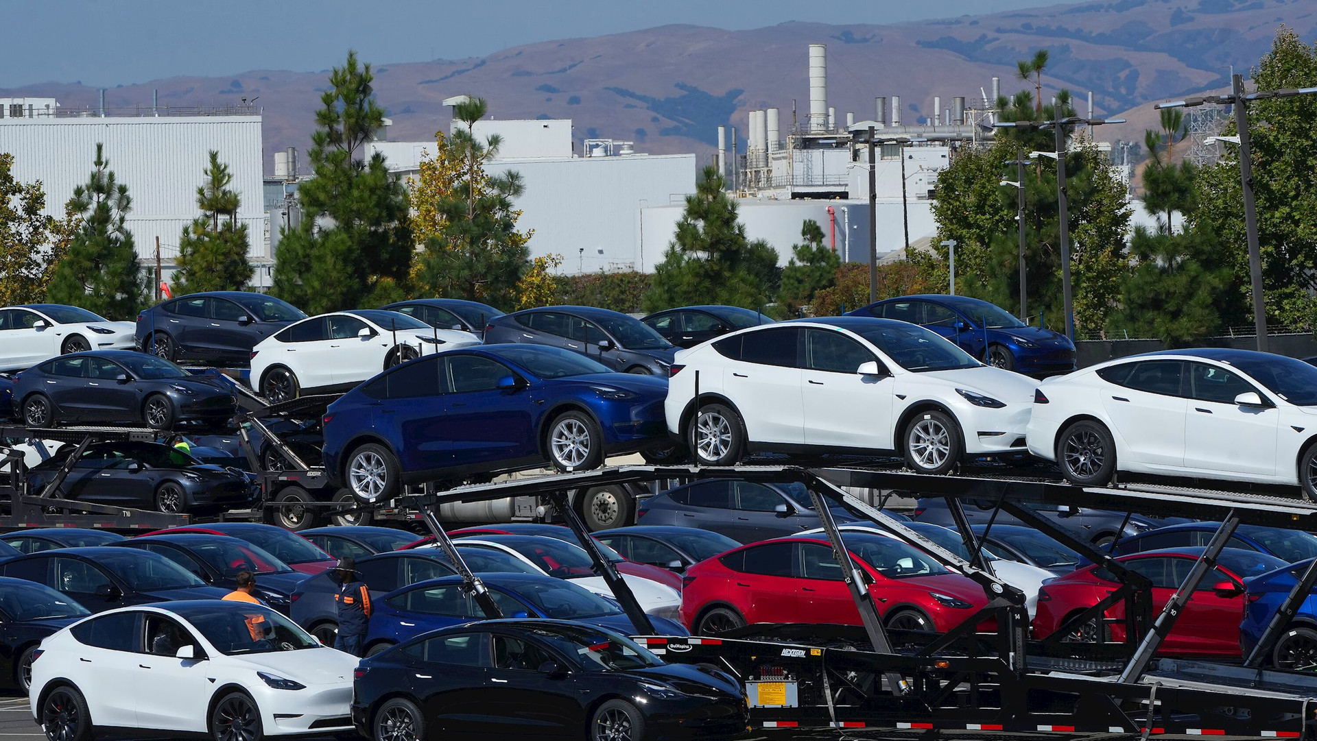 Elon Musk chấp nhận triệu hồi gần 2 triệu xe Tesla ở Mỹ: Trong cái rủi vẫn còn cái may? - Ảnh 2.
