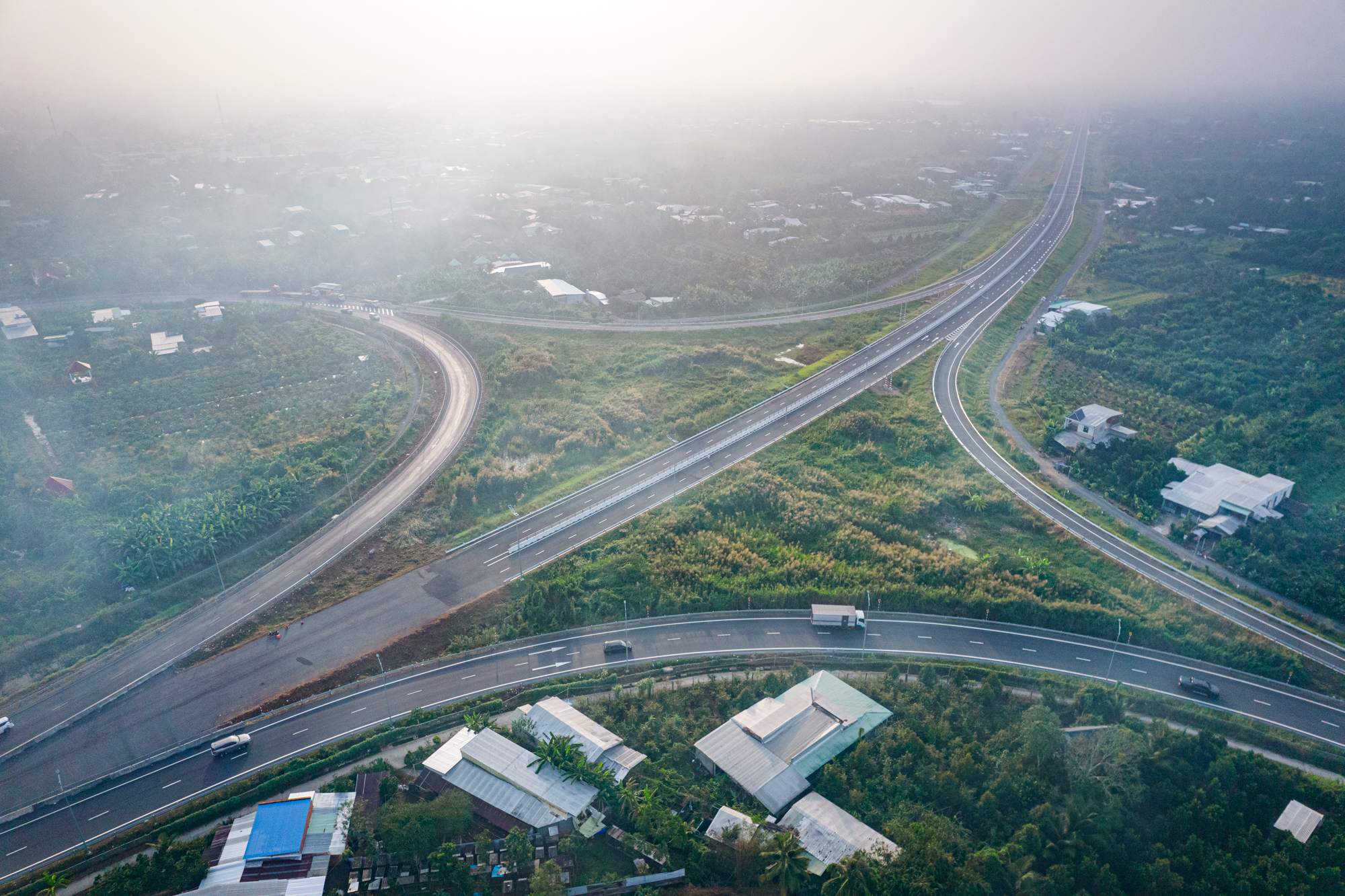  Ngắm cầu đắt nhất cao tốc Bắc - Nam phía đông trước ngày thông xe - Ảnh 8.