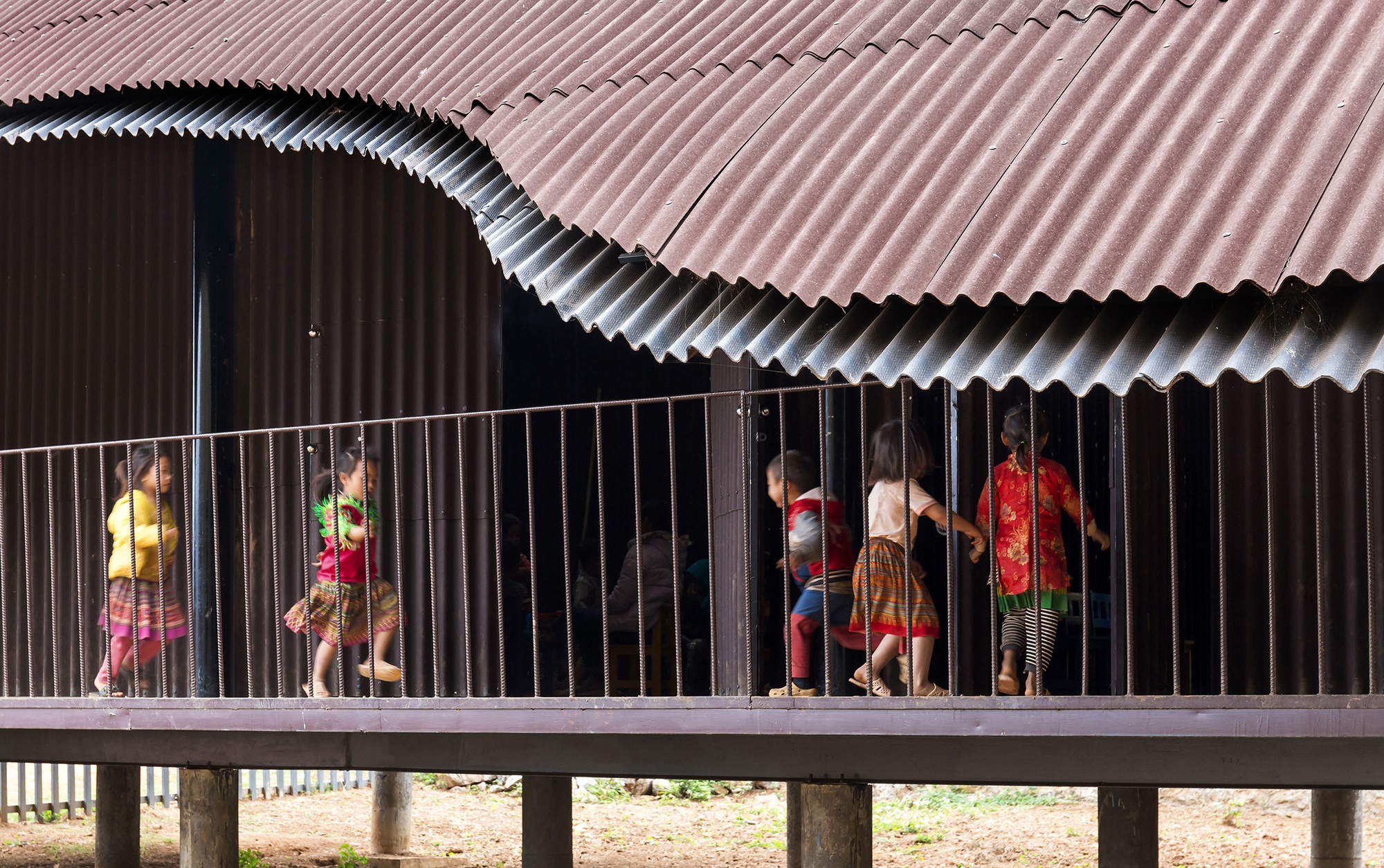 Những ngôi trường ở Việt Nam ĐẸP ĐẾN MỨC khiến giới kiến trúc thế giới phải ngỡ ngàng: Có trường tận vùng sâu vùng xa- Ảnh 13.