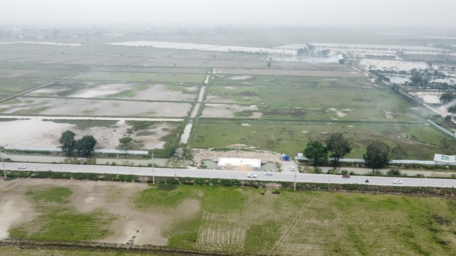 Phân lô, bán nền đất cụm công nghiệp rầm rộ ở huyện ngoại thành Hà Nội - Ảnh 2.