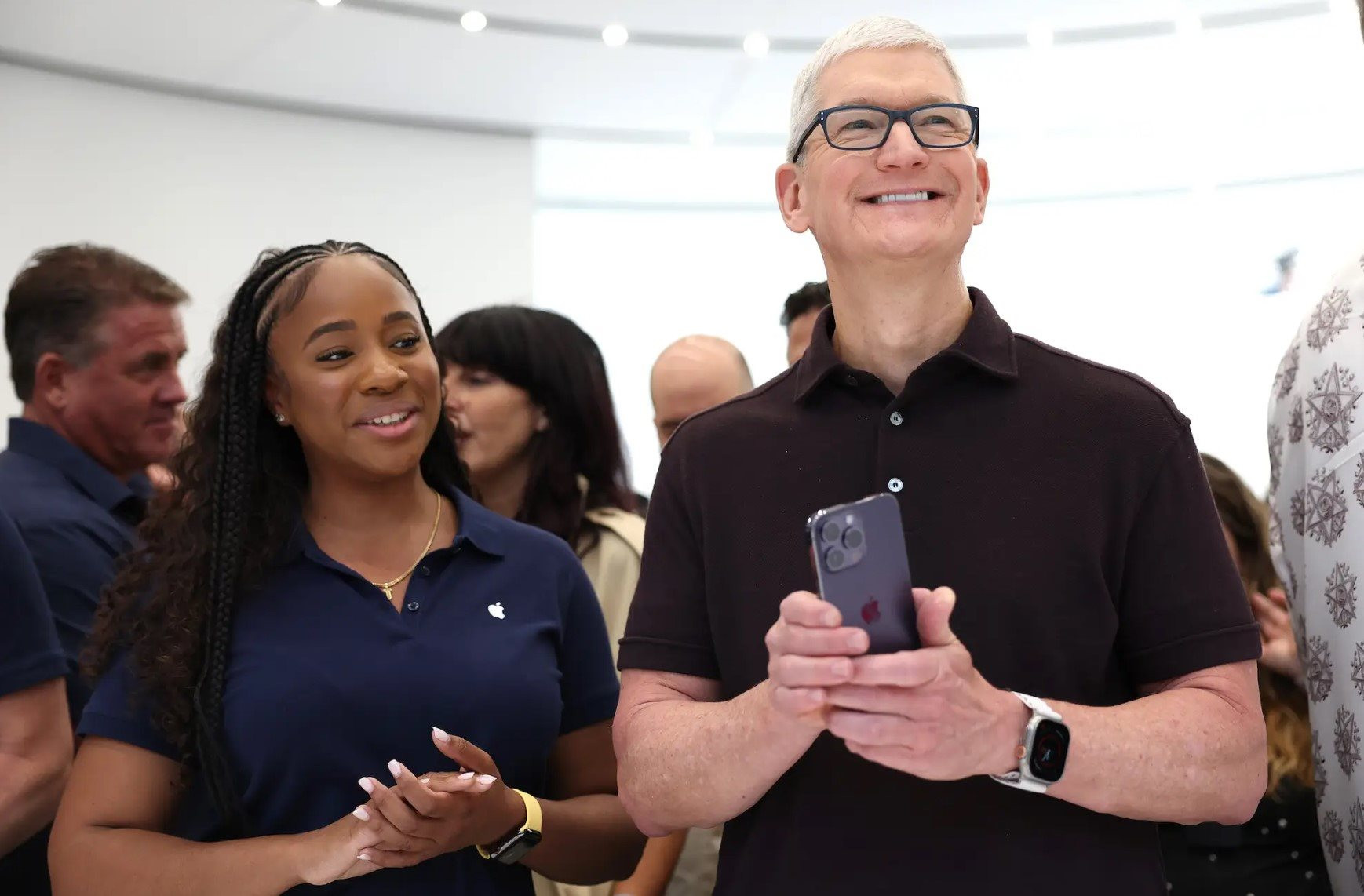 CEO Tim Cook tiết lộ những kỹ năng Apple tìm kiếm khi “săn” nhân tài: Phải tin rằng 1+1=3 - Ảnh 2.