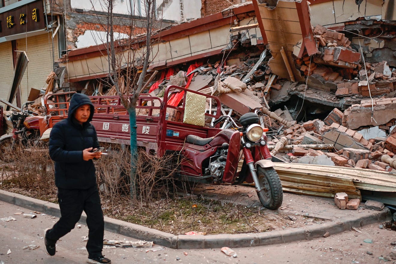 Toàn cảnh thảm họa động đất tại Trung Quốc: Rung chuyển tỉnh Cam Túc dưới cái lạnh -14 độ, ít nhất 831 người thương vong- Ảnh 4.