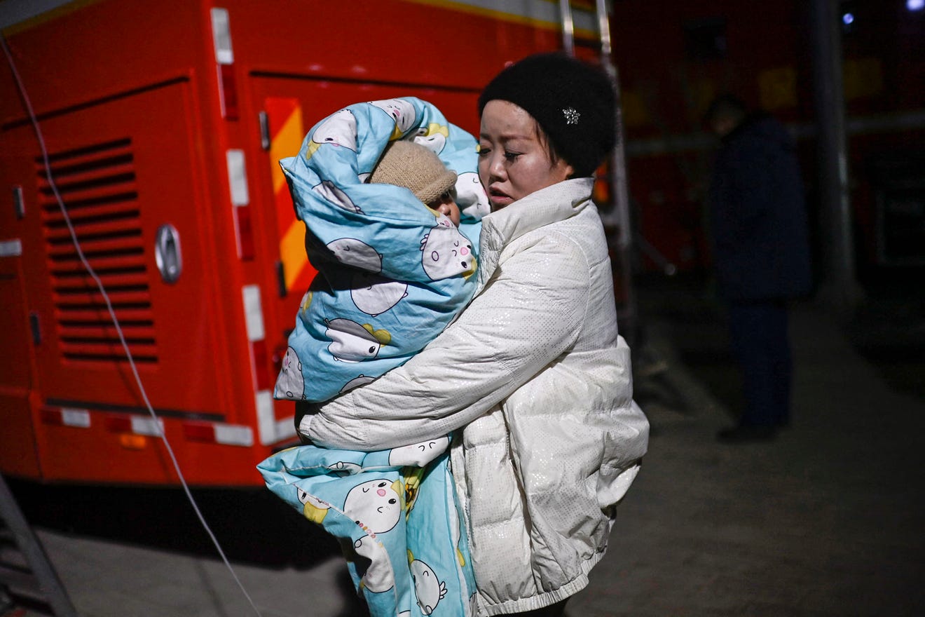 Toàn cảnh thảm họa động đất tại Trung Quốc: Rung chuyển tỉnh Cam Túc dưới cái lạnh -14 độ, ít nhất 831 người thương vong- Ảnh 10.