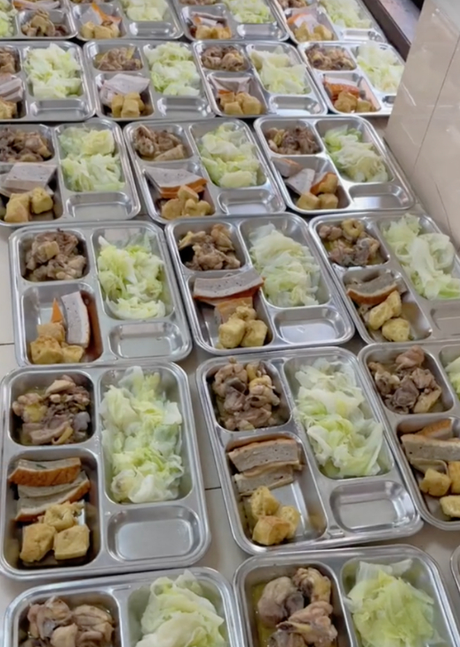 Loạt suất cơm 26k của Lê Anh Nuôi được chia sẻ lại rần rần giữa thông tin gây phẫn nộ về bữa ăn của học sinh bị cắt xén - Ảnh 4.