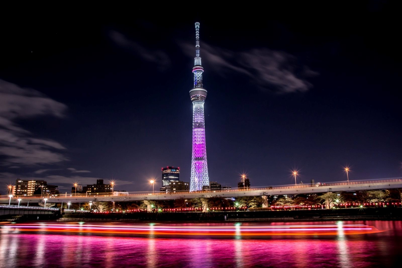 Công nghệ nào tạo ra nét độc đáo không thể nào quên cho tòa tháp biểu tượng tại Nhật Bản? - Ảnh 1.