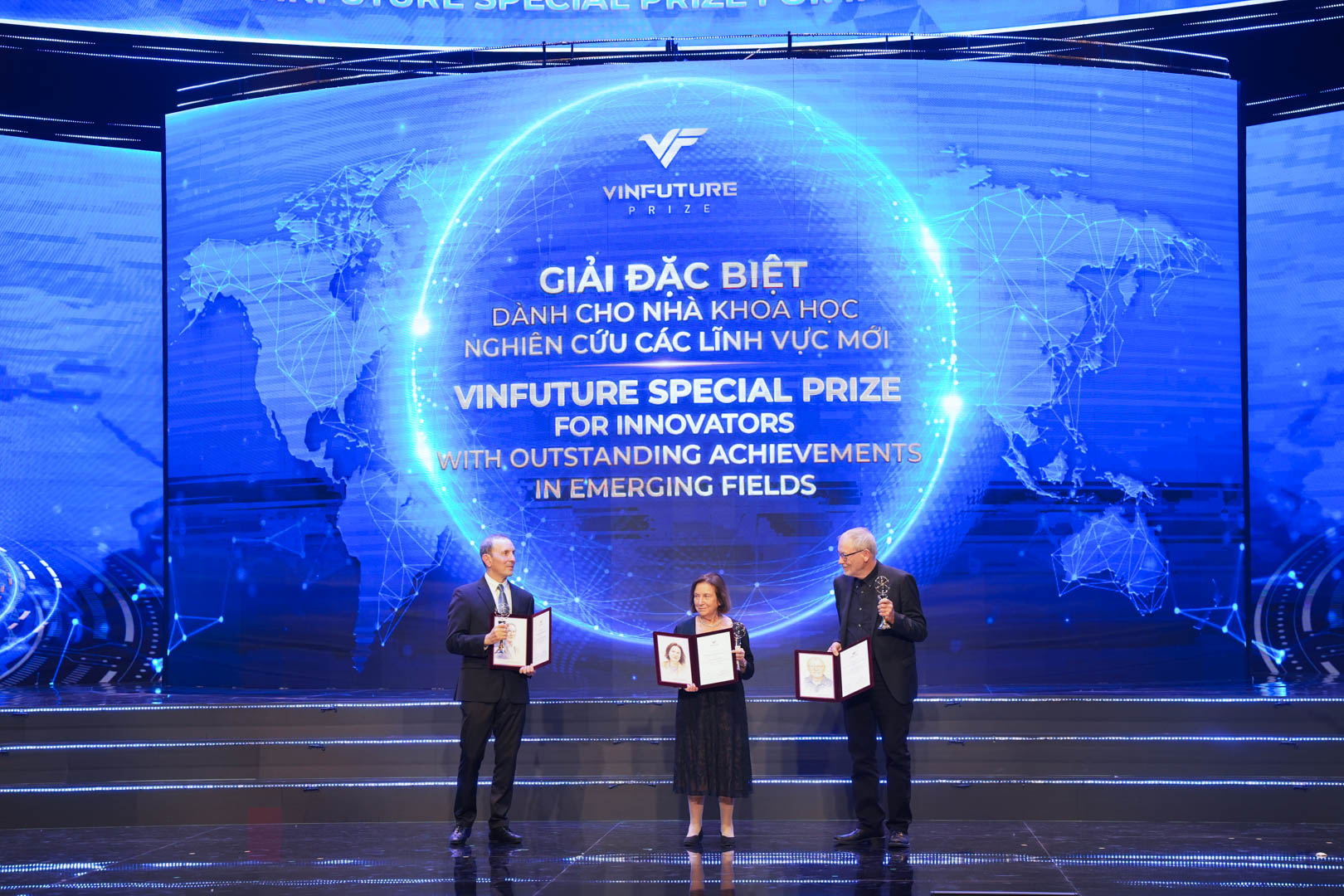 Chính thức lộ diện chủ nhân của giải đặc biệt trị giá 3 triệu USD tại VinFuture 2023 - Ảnh 1. Chính thức lộ diện chủ nhân của giải đặc biệt trị giá 3 triệu USD tại VinFuture 2023 - Ảnh 1.