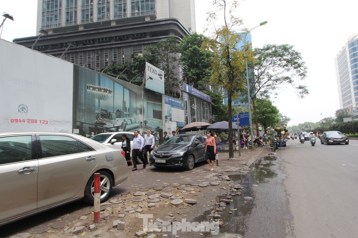 Sắp có kết quả xử lý vi phạm quy hoạch xây dựng cao ốc hai bên đường Lê Văn Lương - Ảnh 10.