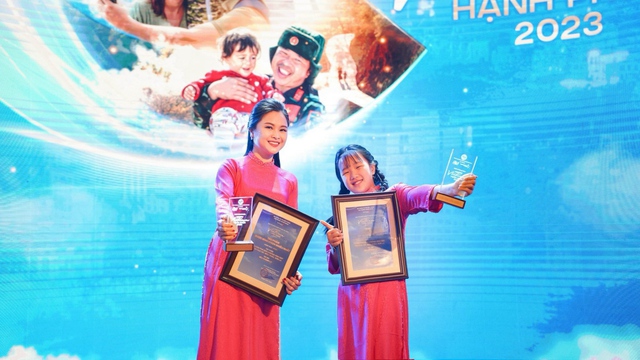 BTV Mùi Khánh Ly và con gái đoạt giải thưởng với video về cuộc sống ở bản H'Mông - Ảnh 1.