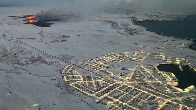 Những bức ảnh kinh hoàng về núi lửa phun trào tại Iceland - Ảnh 2.