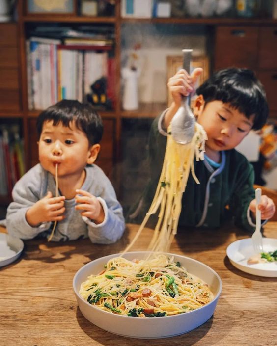 Trẻ được ba mẹ dạy 4 điều này từ sớm, lớn lên biết yêu thương và quý trọng gia đình- Ảnh 1.