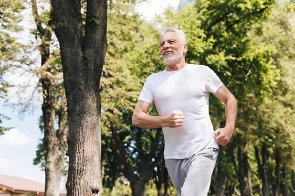 Liều thuốc trường thọ miễn phí cho người sau 60 tuổi:đi bộ tối thiểu 7.000 bước/ngày, tránh 4 &quot;sai&quot; để không rước họa- Ảnh 1.