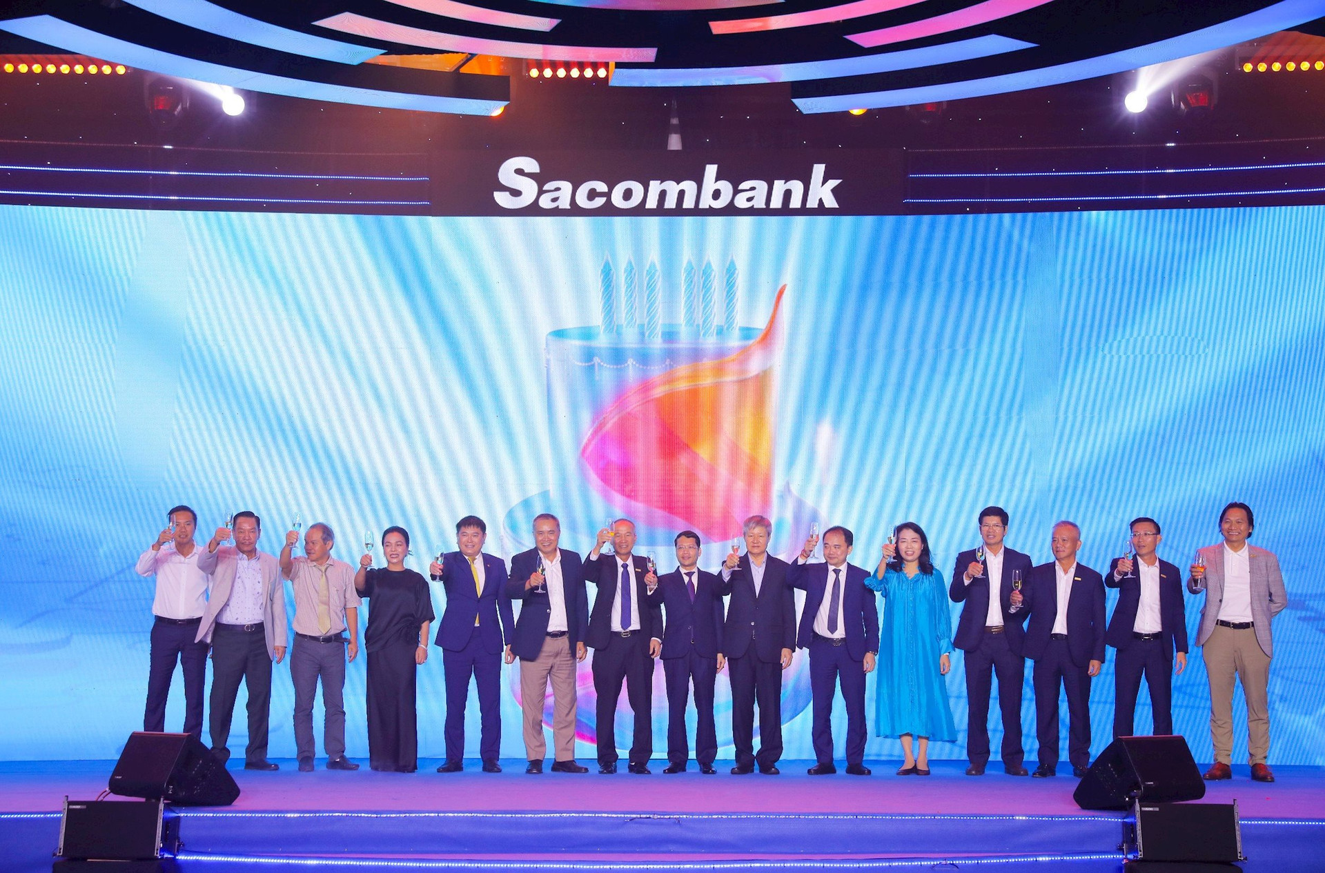 Sacombank đón tuổi 32 với loạt thành quả ấn tượng - Ảnh 3.