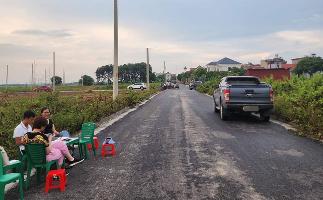 Thị trường BĐS cuối năm: Đất nền 'cắt lỗ', nhà phố liên tục bị trả mặt bằng - Ảnh 4.