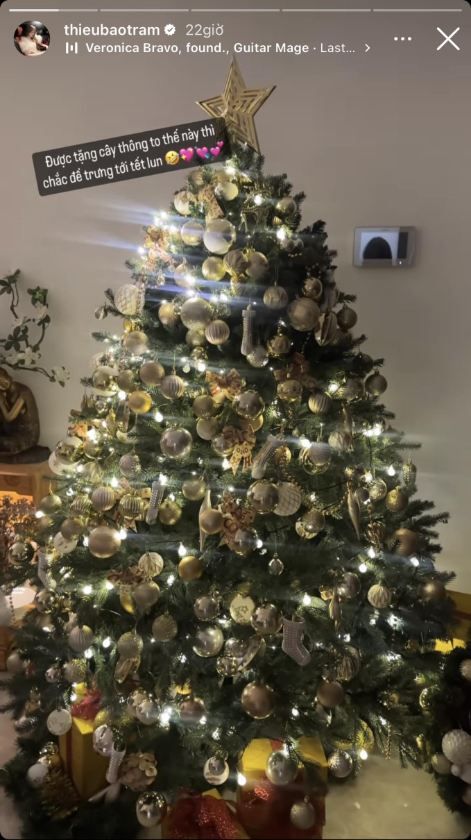 Sao Việt đón Giáng sinh: Minh Hằng dày công decor biệt thự tặng quý tử, Thiều Bảo Trâm dự định trưng cây thông Noel đến Tết