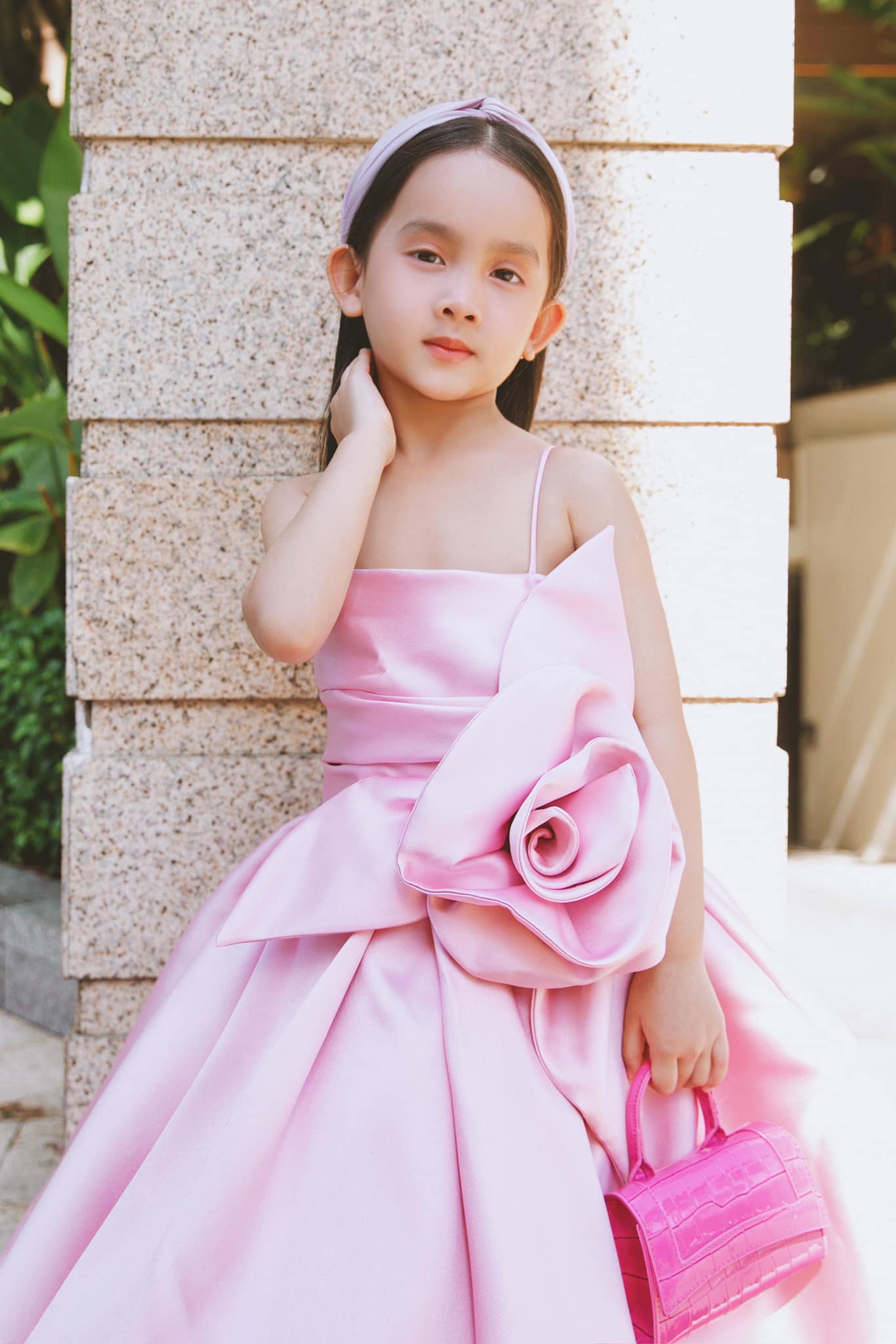 Mới 3 ngày tuổi đã bị bỏ rơi, con gái nuôi của Đỗ Mạnh Cường giờ được khen không khác gì fashionista nhí- Ảnh 7.