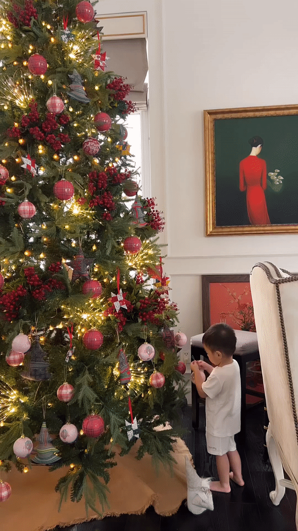 Ảnh] Cận cảnh những cây thông Noel “khổng lồ” tại Hà Nội - Sở Du Lịch Hà Nội
