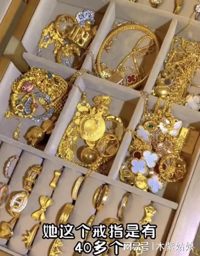 Đỉnh cao tiết kiệm: Cô bà xã mua sắm 5 khoản trang sức quý bởi vì vàng hàng tuần, sau 1 năm sở hữu cả kho tàng vô căn nhà - Hình ảnh 1.