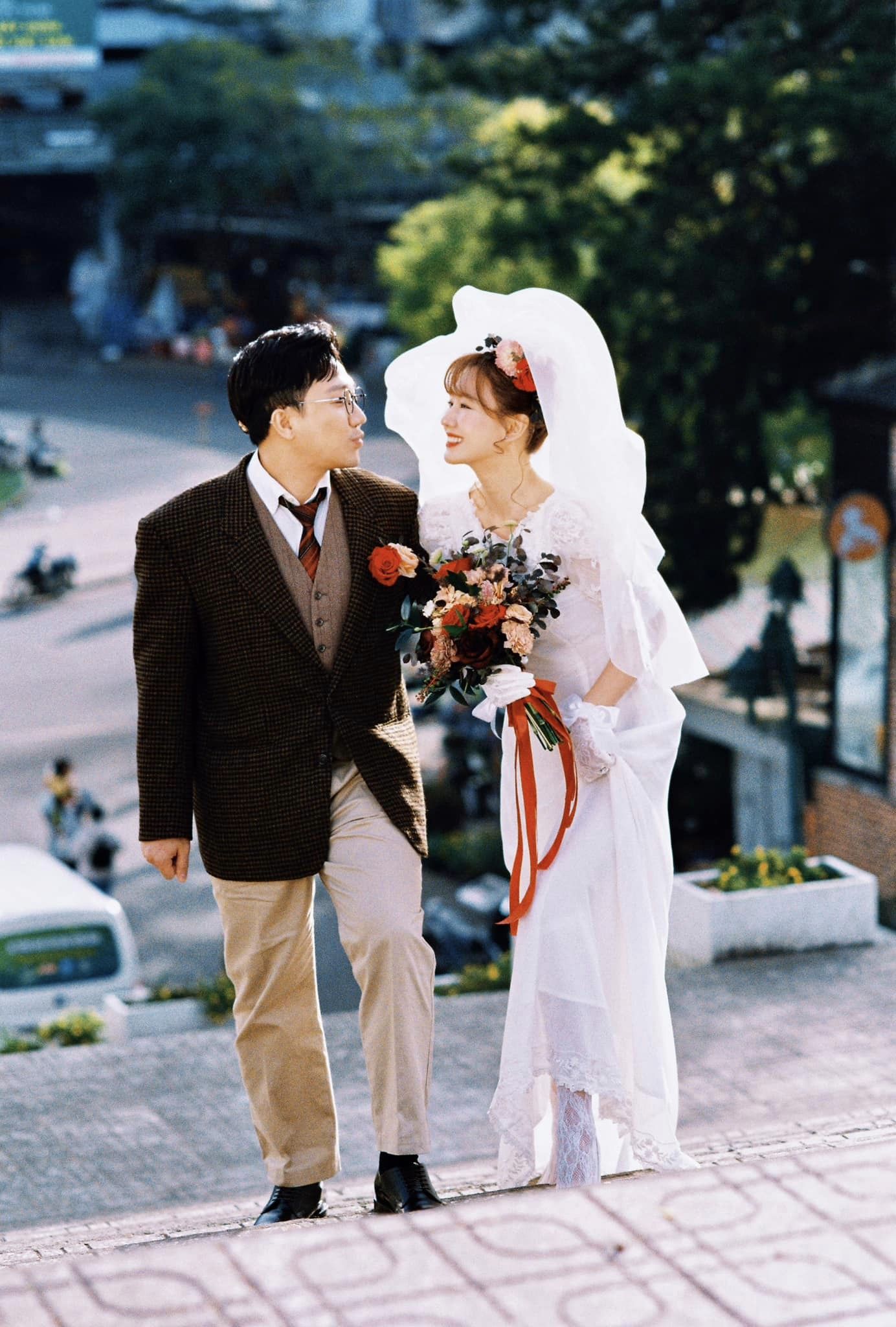 Vợ chồng Trấn Thành - Hari Won tung bộ ảnh cưới thập niên 90 nhân dịp kỷ niệm 7 năm "về chung 1 nhà"- Ảnh 3.
