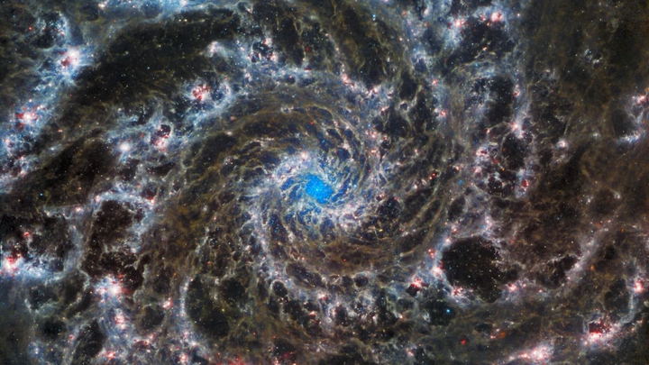 7 bức ảnh đáng kinh ngạc chụp từ Kính viễn vọng Không gian James Webb - Ảnh 3.