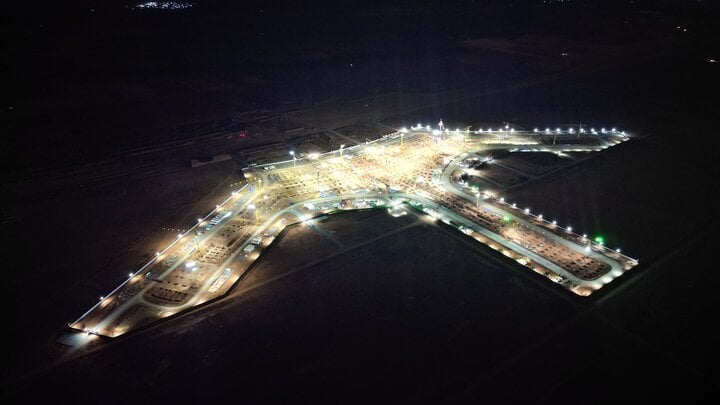 Đại công trường thi công nhà ga sân bay Long Thành rực rỡ giữa trời đêm - Ảnh 5.