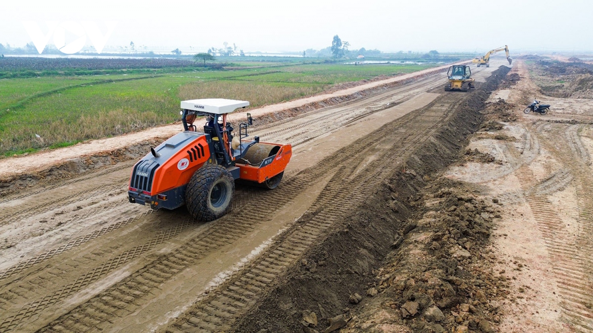 Đẩy nhanh tiến độ thi công đường Vành đai 4-Vùng Thủ đô trên địa phận Hà Nội - Ảnh 1.