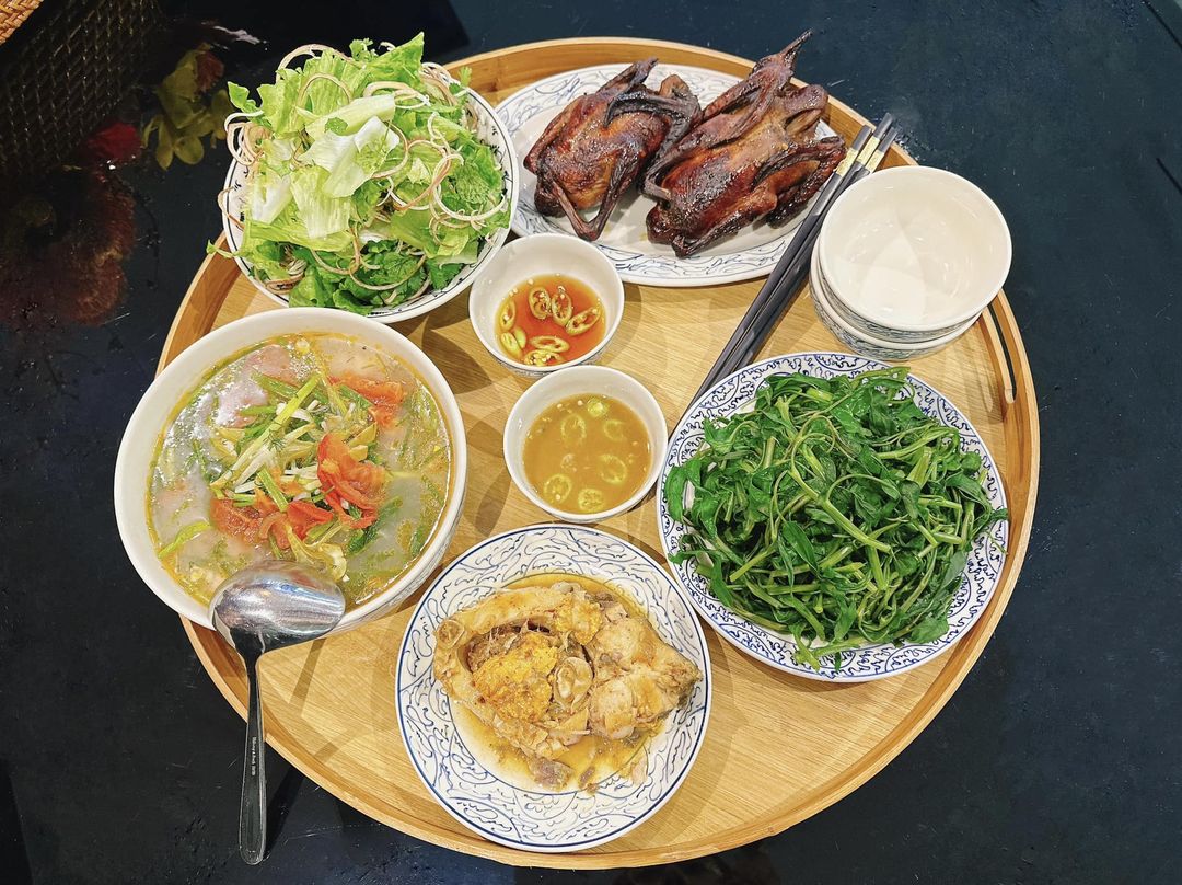 “Soi” bếp nhà Shark Bình - Phương Oanh: Sang xịn như nhà hàng, chén đĩa nhiều đến mức chụp ảnh không trùng lặp- Ảnh 10.