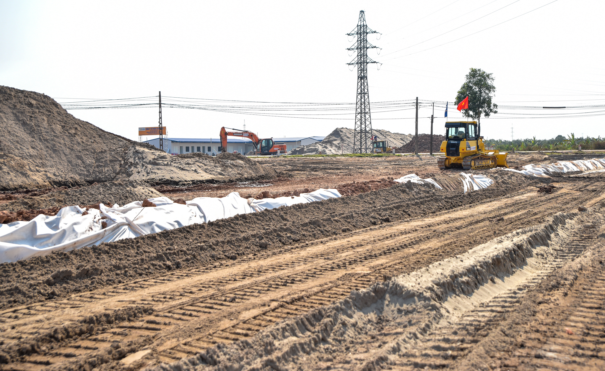 Dự án 86.000 tỷ đoạn qua Hưng Yên dần lộ hình hài sau một tháng khởi công - Ảnh 8.