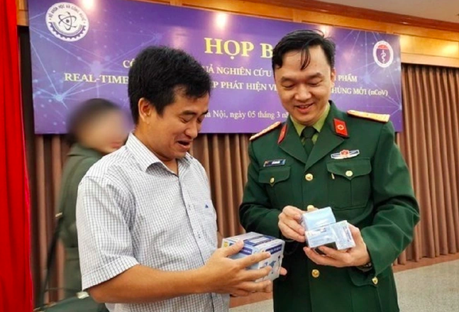 Nhóm cựu sĩ quan quân y nhận &quot;hoa hồng&quot; hơn 7 tỉ đồng từ Việt Á hầu tòa- Ảnh 1.