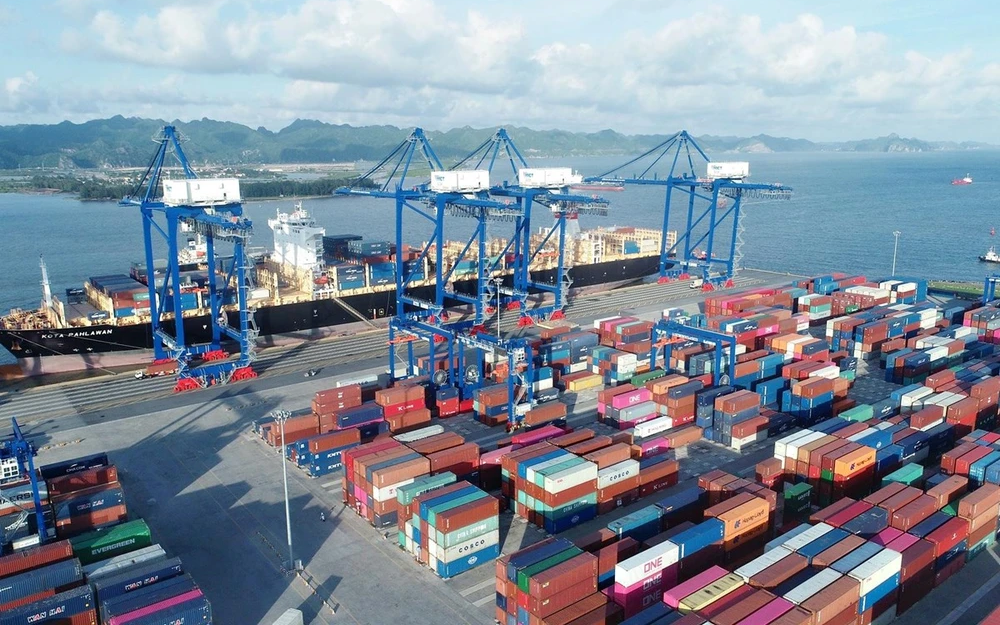 Mức giá sàn nâng hạ container tại các cảng biển tăng 10% tác động thế nào đến các doanh nghiệp hàng hải?