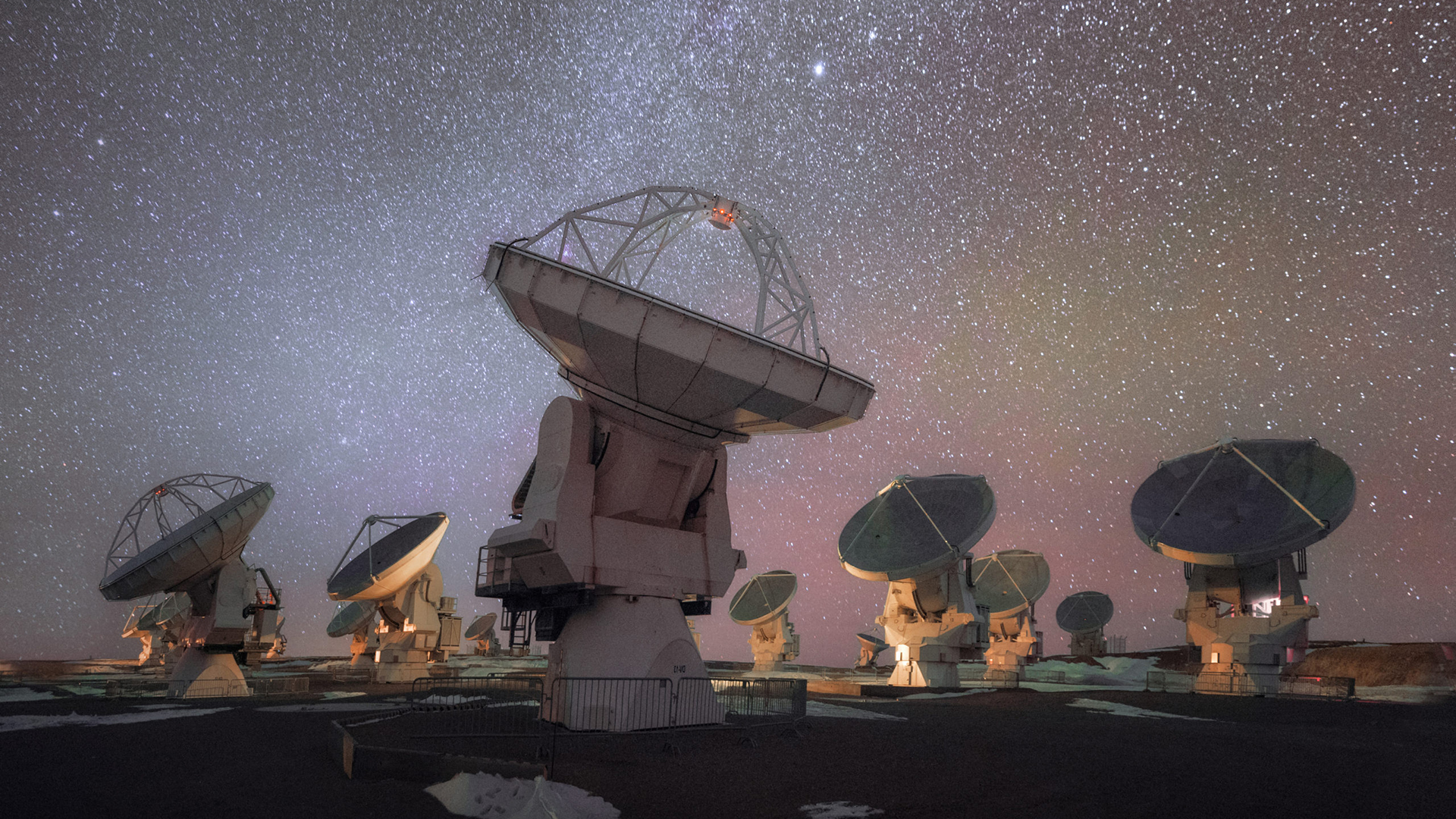 Đài thiên văn bắt được “gợn sóng” lạ từ thế giới 12 tỉ năm tuổi- Ảnh 1.